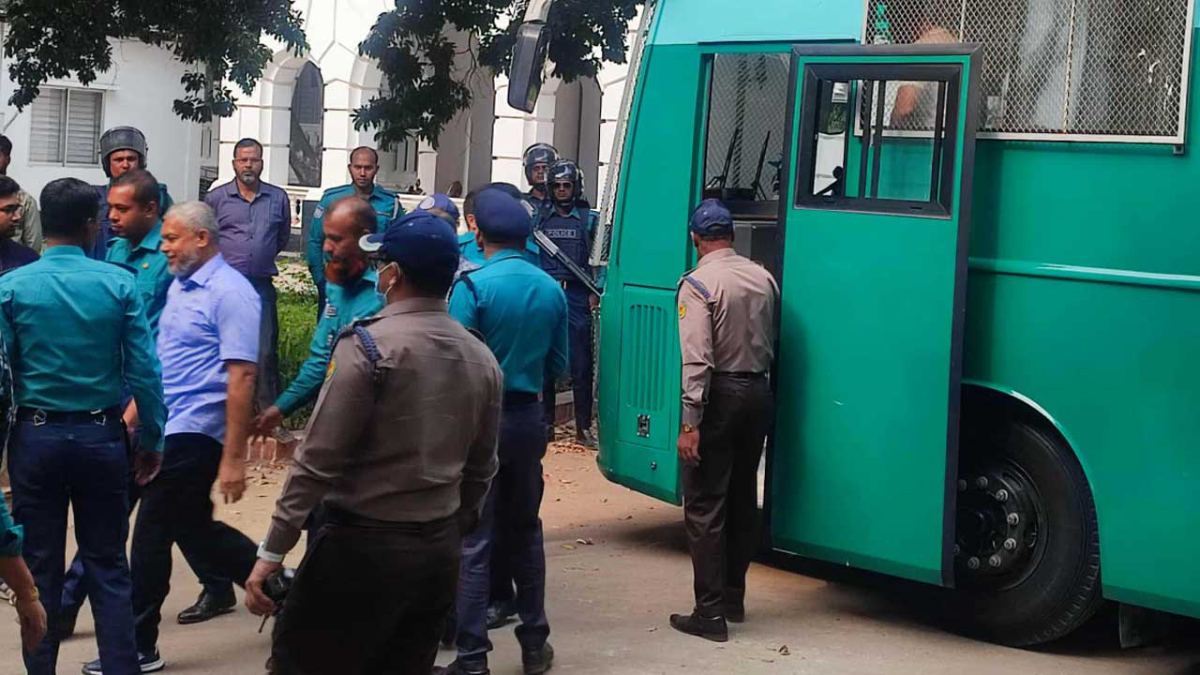 ট্রাইব্যুনালে ১০ সেনাকর্মকর্তা, শেখ হাসিনাসহ ১৭ জনের শুনানি আজ