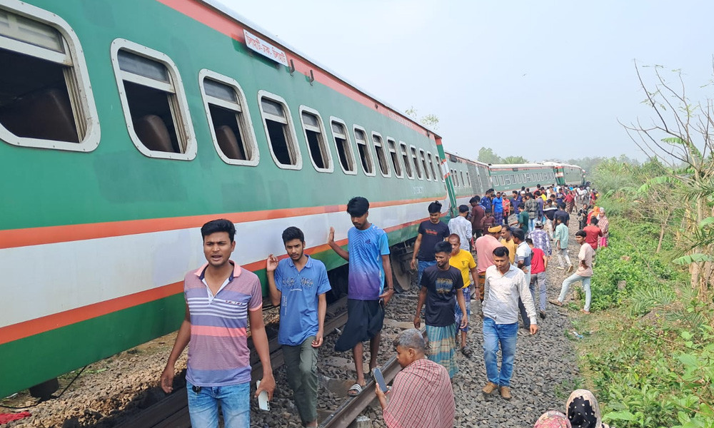 ঢাকার সঙ্গে ৮ জেলার ট্রেন চলাচল বন্ধ