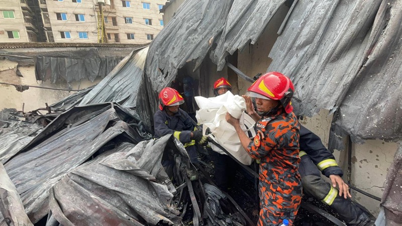 কেরানীগঞ্জ আগুনে পোড়া কারখানা থেকে ৫ জনের মরদেহ উদ্ধার