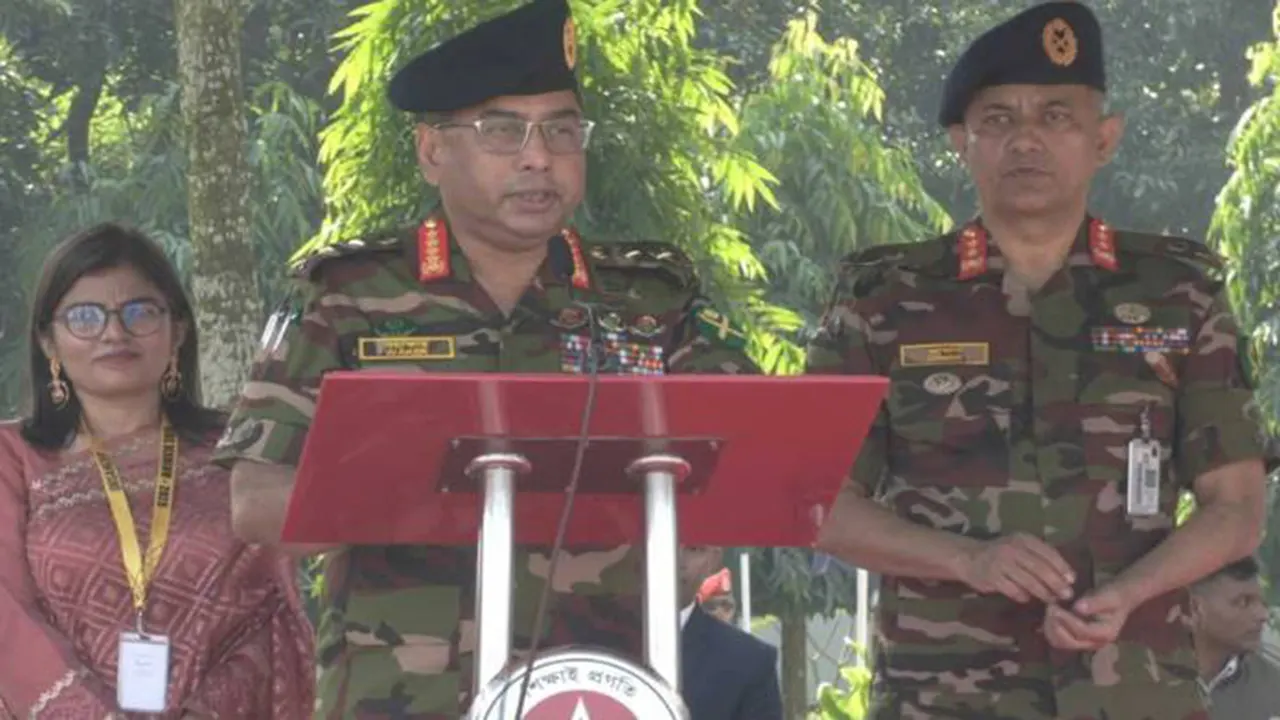 নারীদের বাদ দিয়ে উন্নয়নের চিন্তা করলে ভুল হবে: সেনাপ্রধান