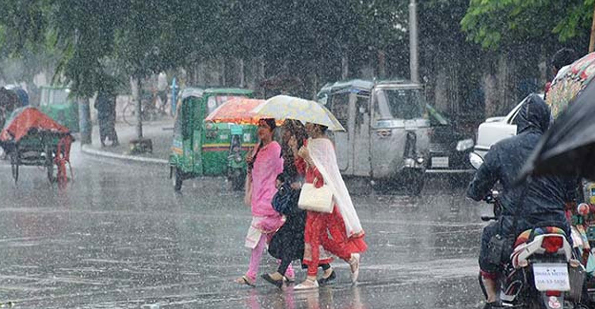 বিভিন্ন এলাকায় ভারী বর্ষণ ও বজ্রপাতের শঙ্কা