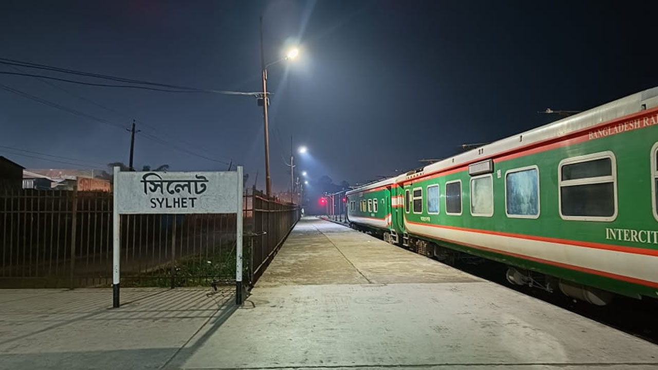 সিলেটের সঙ্গে ৪ ঘণ্টা পর ট্রেন চলাচল স্বাভাবিক