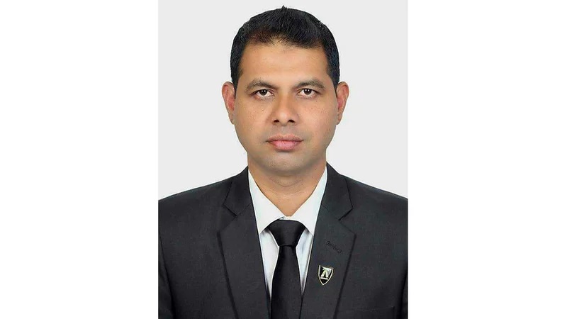 রাস্তায় পড়ে থাকা বিদ্যুতের তারে জড়িয়ে আইনজীবীর মৃত্যু